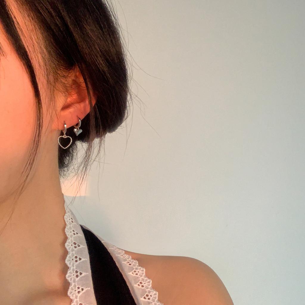 Asymmetric Love Heart Earrings Personality Simple Design Round Face Slimming Effect Affordable Dainty Durable Alloy Women's Daily Wear