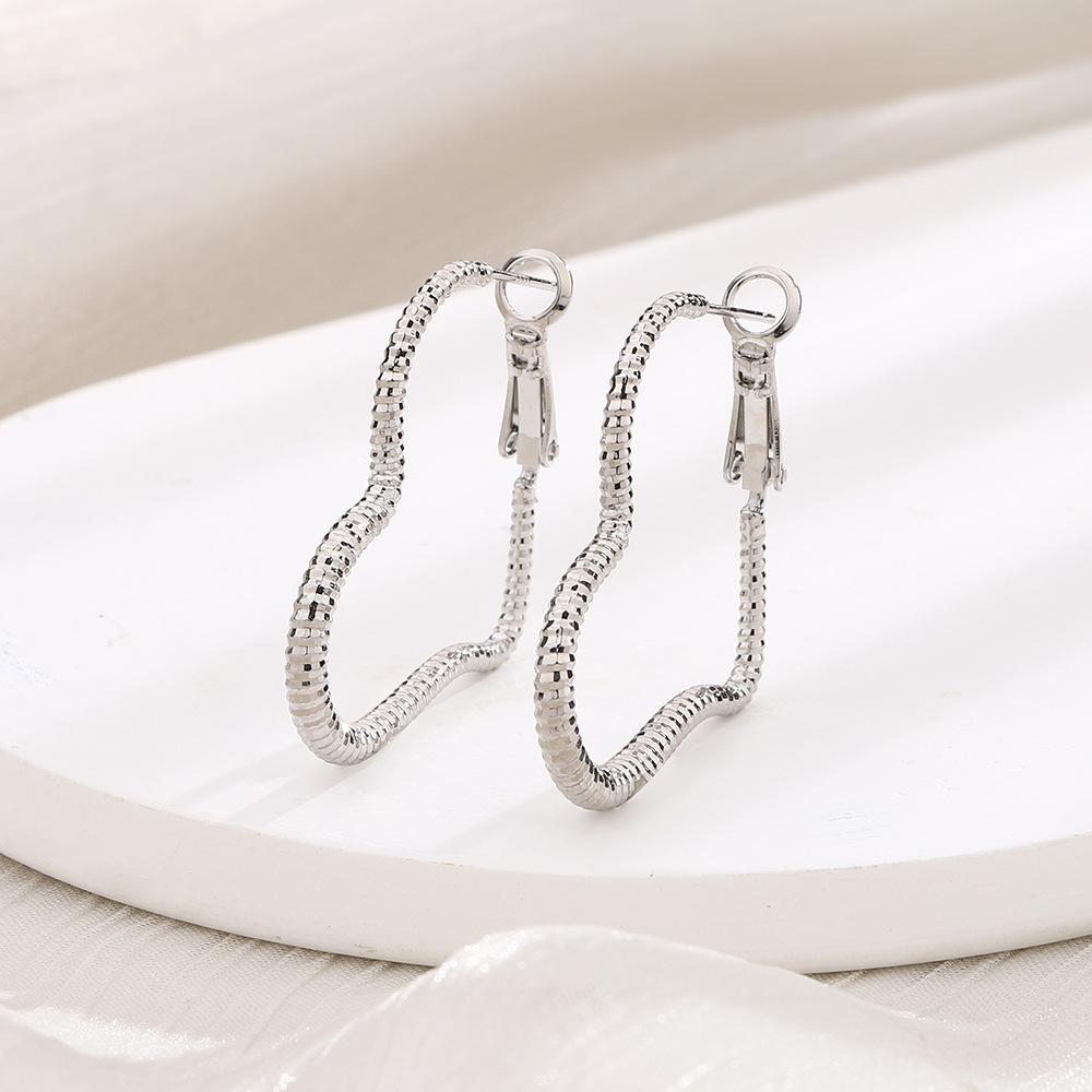 Gypsy Love Earrings, Female Niche Showing Face, Thin And Exaggerated Earrings, Car Flower Cut Surface, Super Flash Peach Heart Earrings