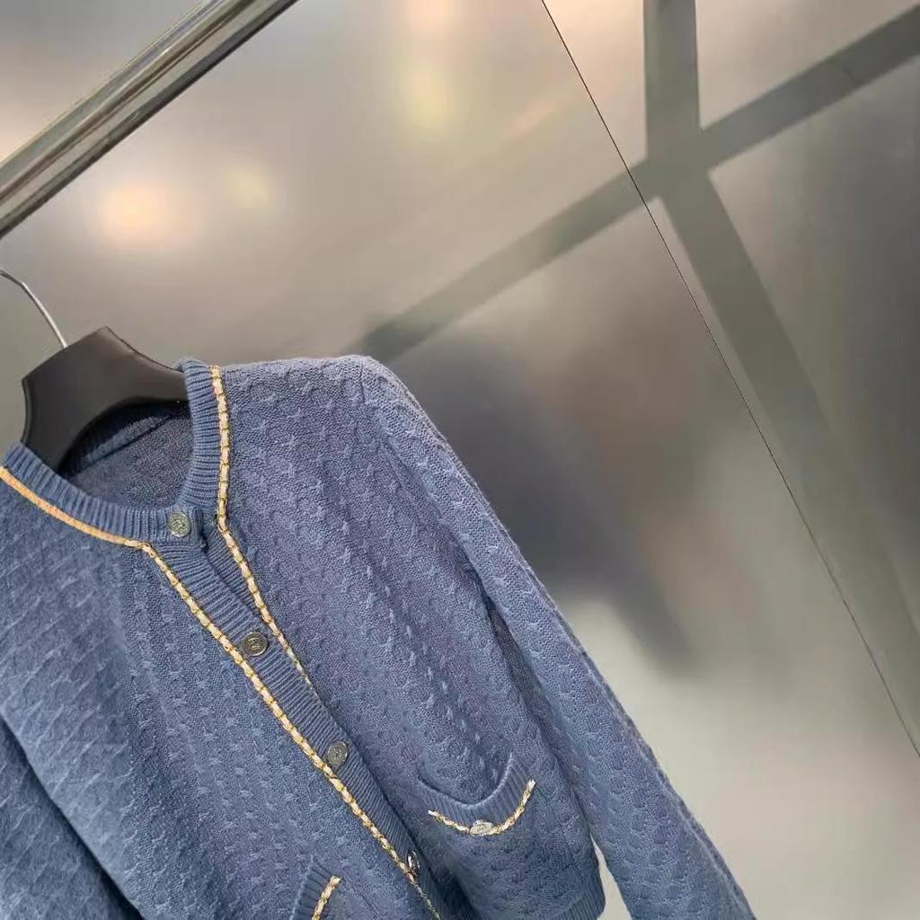 Elegant European Wool Knit Cardigan - Women's Short Round Neck Sweater with Metal Chain (Autumn/Winter)