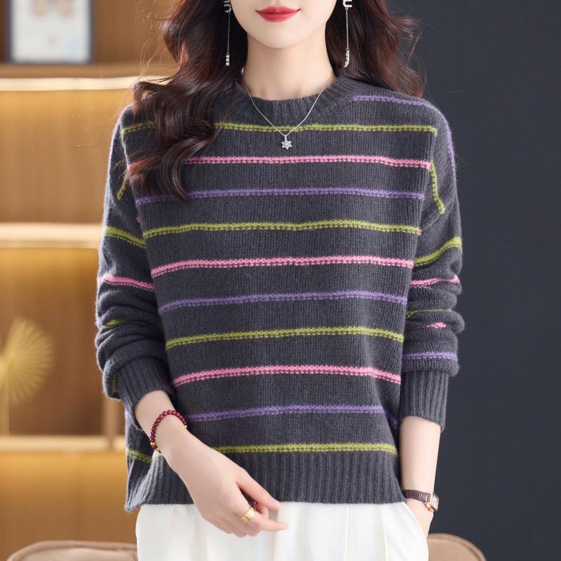 

2025 Autumn/Winter Striped Color Block Slimming Knit Top Large