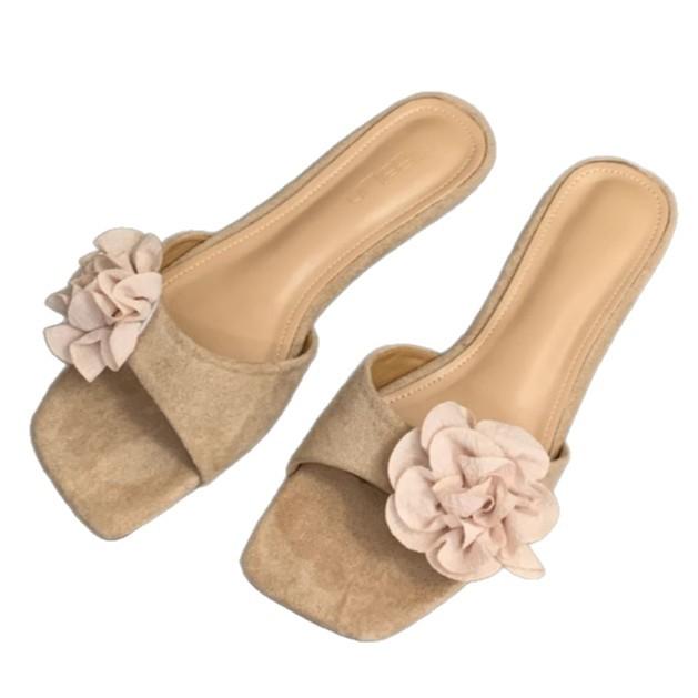 Korean version of open-toed one-word slippers summer wear flower decoration French soft bottom square head women's slope heel cool slippers women