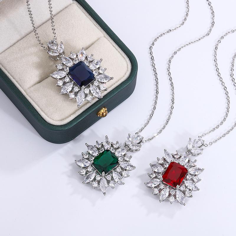 Gold-Plated Temperament Heroine Stone Luxury Square Pendant Necklace Colored Treasure Simulation Copper Bottom Old Money Style