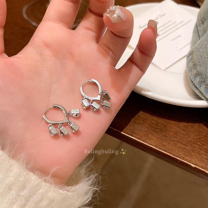 

Серьги-клипсы в ретро-геометрическом стиле из Гонконга — элегантный, высококачественный дизайн для женщин. серебряный