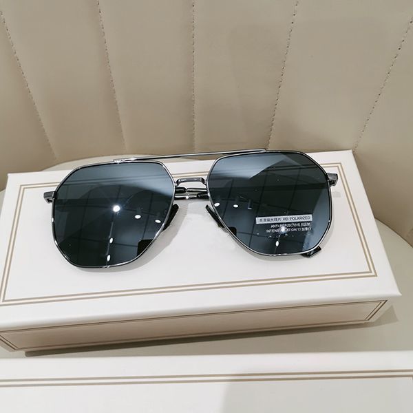 Fashionable Polarized Sunglasses for Women, Transparent Gradient Sunglasses for Men, Sun Protection and Anti-UV Sunglasses
