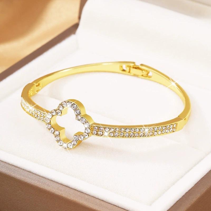 Exquisite, Elegant, Fashionable, Super Flash, Personalized Design, Five-Petaled Flower Bracelet, Versatile And Simple Temperament