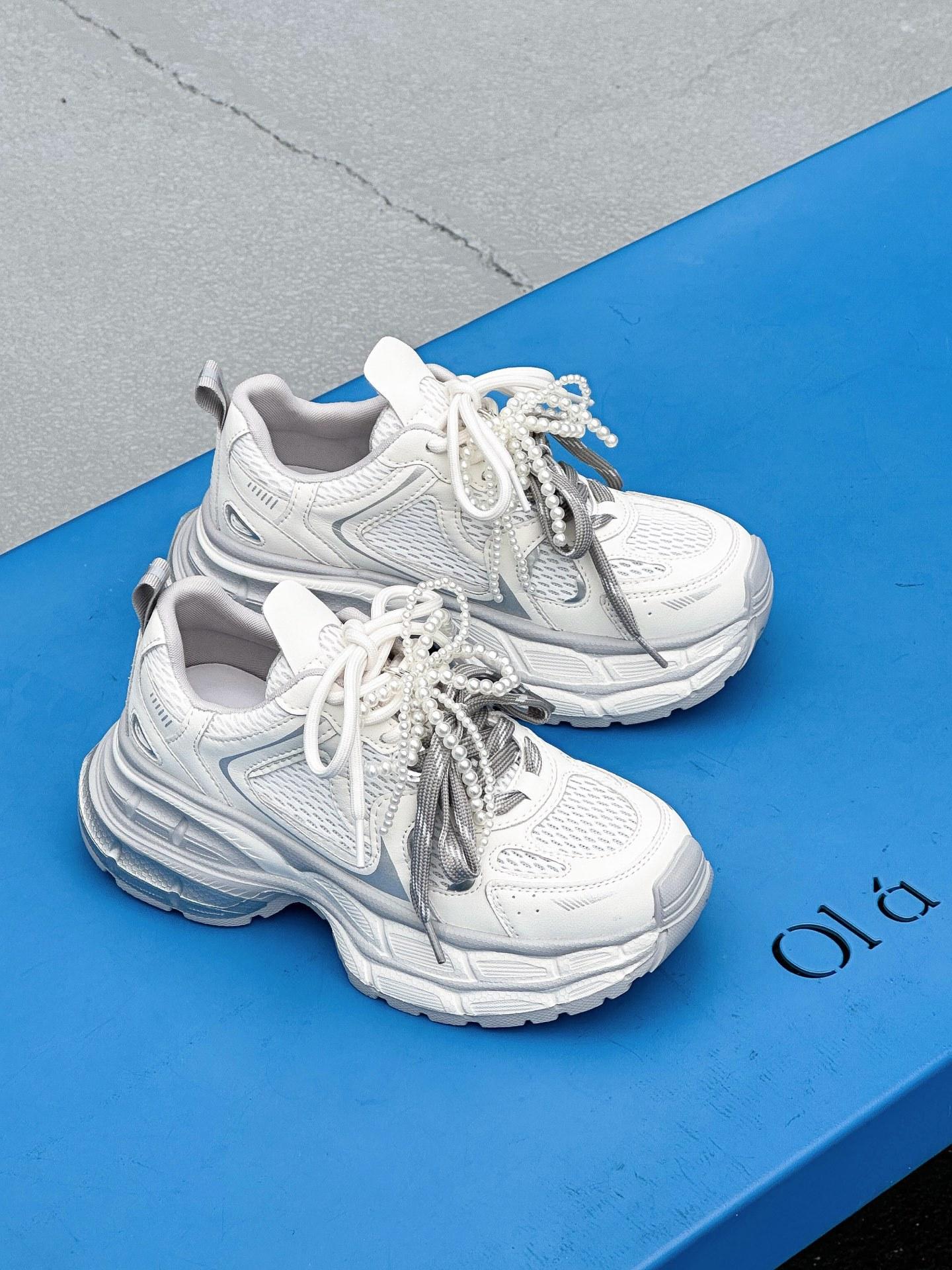 

This year s popular shoes women s 2025 new popular heightening shoes fashionable foreign style versatile leather platform dad shoes 40