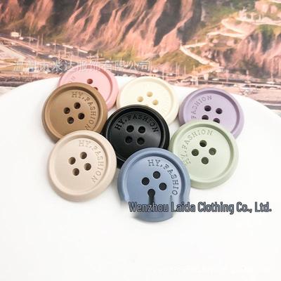 כפתורי ארבעה חורים משרף מט צבעוני למעילי טרנץ', מעילים ומכנסיים לגברים ולנשים