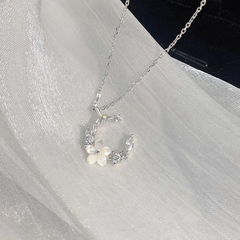 Süße Kirschblüten-Halskette für Damen im neuen Stil, Nischendesign, Ins-Stil, hochwertige frische Halskette