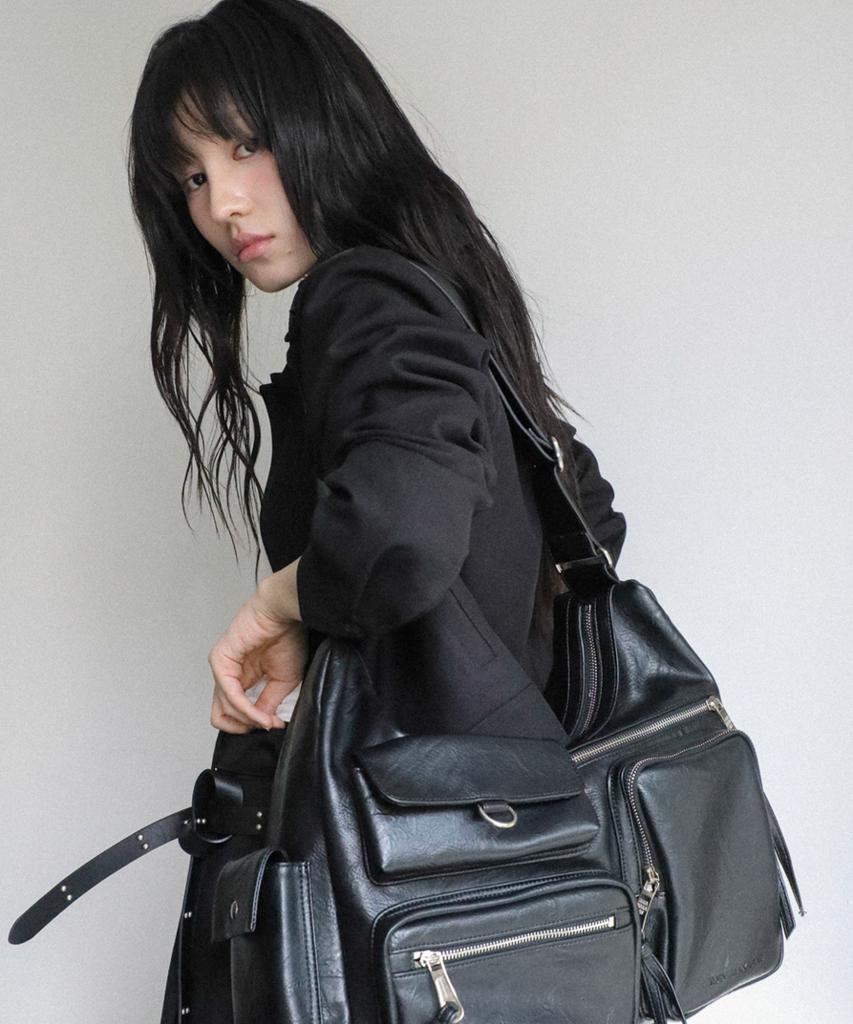 Iugamakaras Multi Pocket Leather Bag (Black)