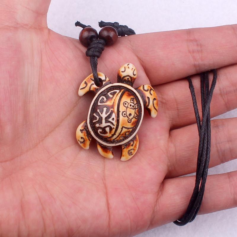 

Resin Turtle Pendant Necklace , Tortoise Choker Chain , Unisex Fashion Jewelry for Daily Wear темно-коричневого кольору