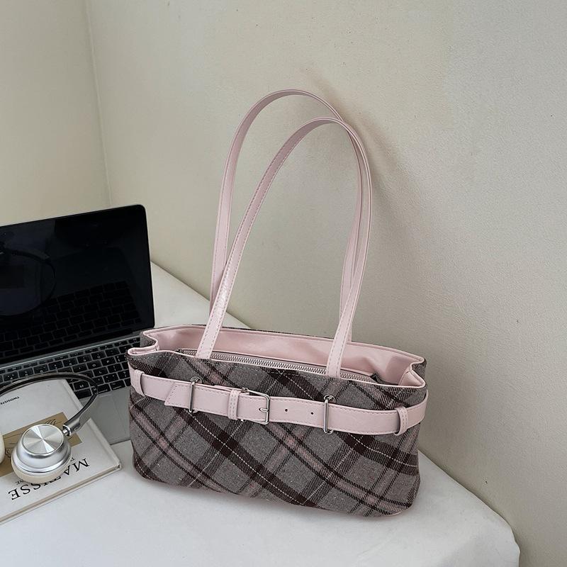 

Модная женская квадратная сумка на плечо в иностранном стиле, новая коллекция осень 2025, повседневная сумка на плечо в клетку, корейская версия, нишевая, высокая ценность