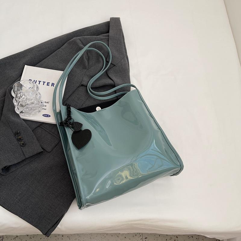 Large Capacity Shoulder Bag for Women Simple Versatile Bucket Varnished Leather Traveler's Bag Versatile New