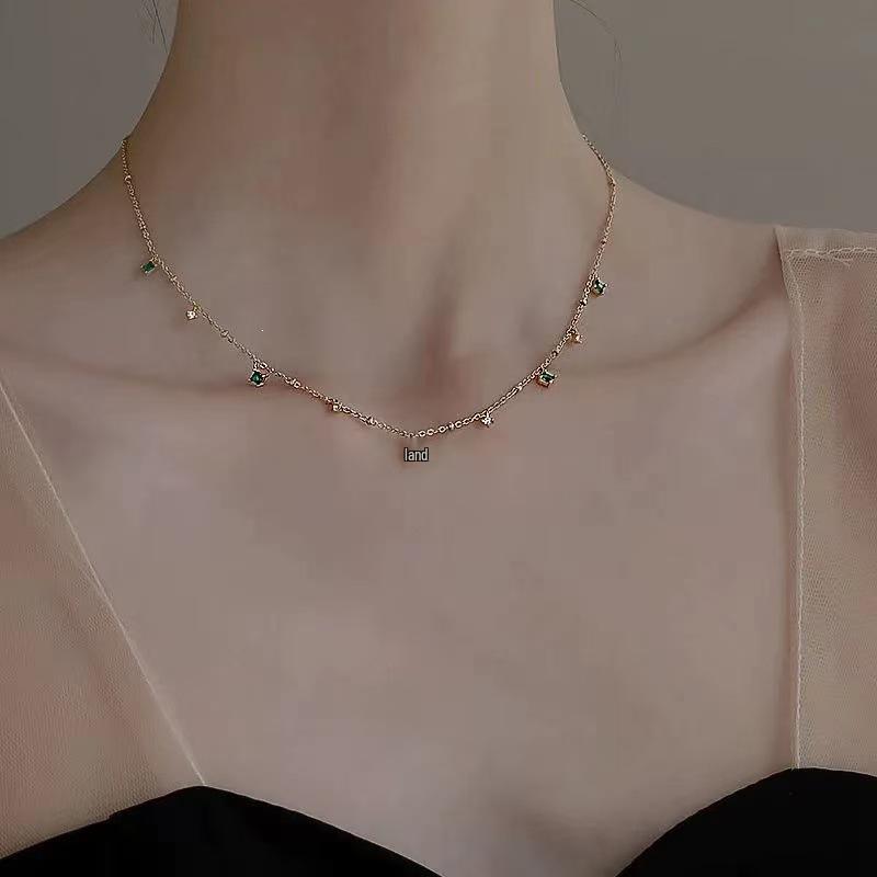 Elegant French Retro S925 Silver Necklace with Emerald Water Drop Zircon and Tassel Design