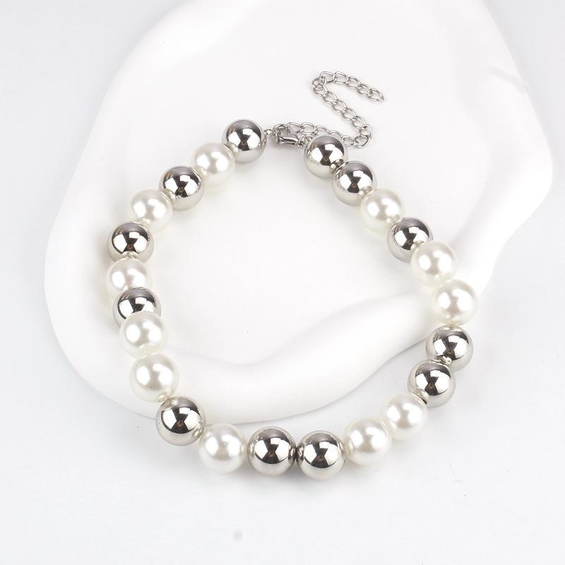 Wind retro color matching pearl ball necklace, exaggerated niche design collarbone chain versatile necklace necklace jewelry women