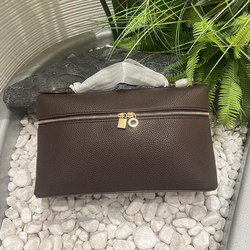 Bolso bandolera y bolso de mano de piel de vaca con grano lichi L19 italiano