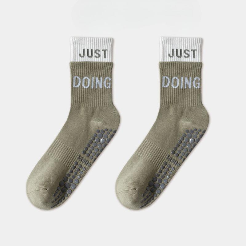 Anti-slip Yoga Socks, Pilates Long Socks, Pure Cotton Anti-slip Dance and Fitness Sports Women's Mid-calf Socks