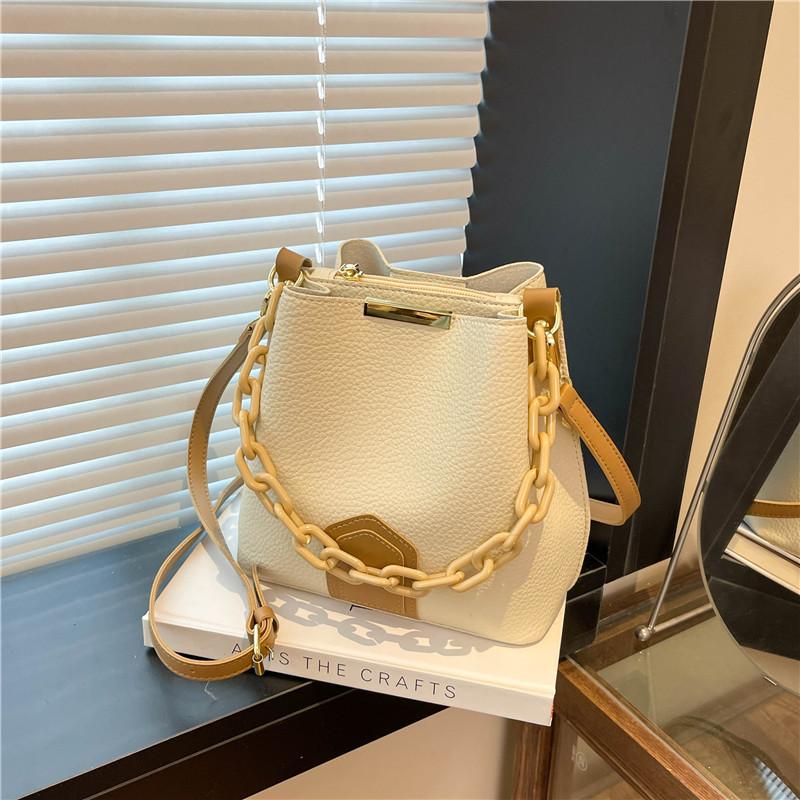 

Модная маленькая сумка на плечо женская 2025 весна и лето новая цепочка сумочка премиум универсальная сумка-мессенджер сумка-ведро бежевый
