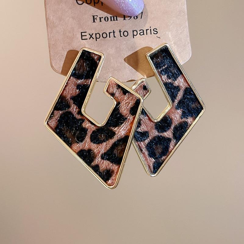 Silver Needle Leopard Geometric Earrings Vintage Maillard Temperament Premium Stud Earrings Fashion Daily Commuter Earrings