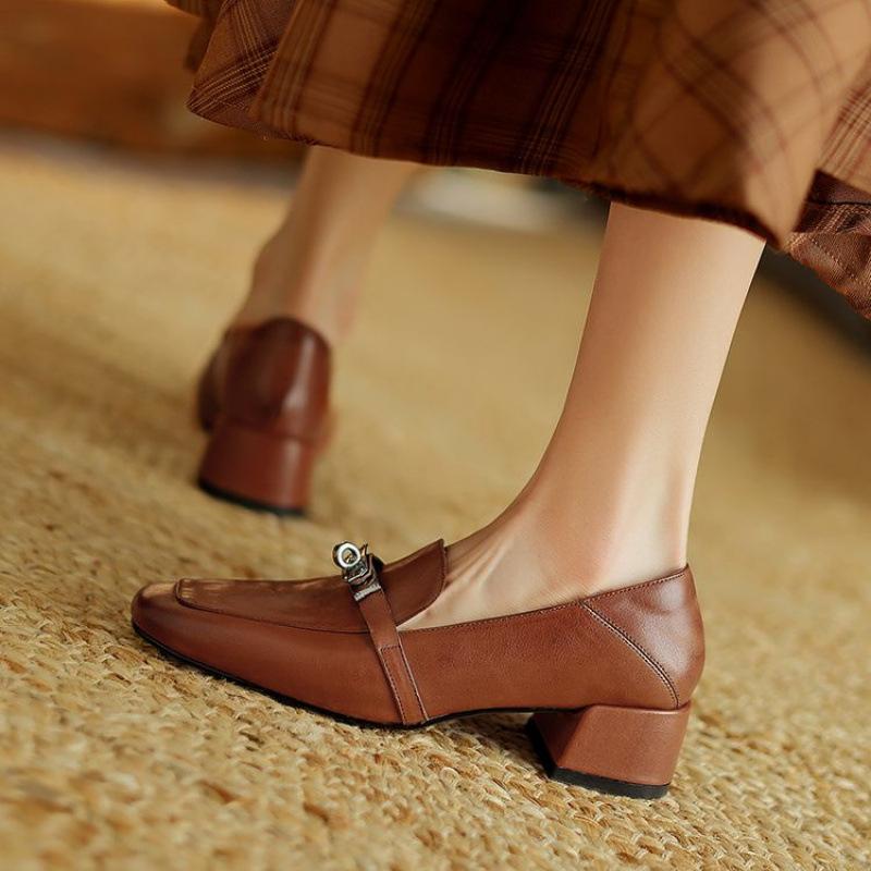 

Casual square heel small leather shoes new fashion single shoes women s headgear and feet one pedal beef tendon sole large size medium heel fashion 40