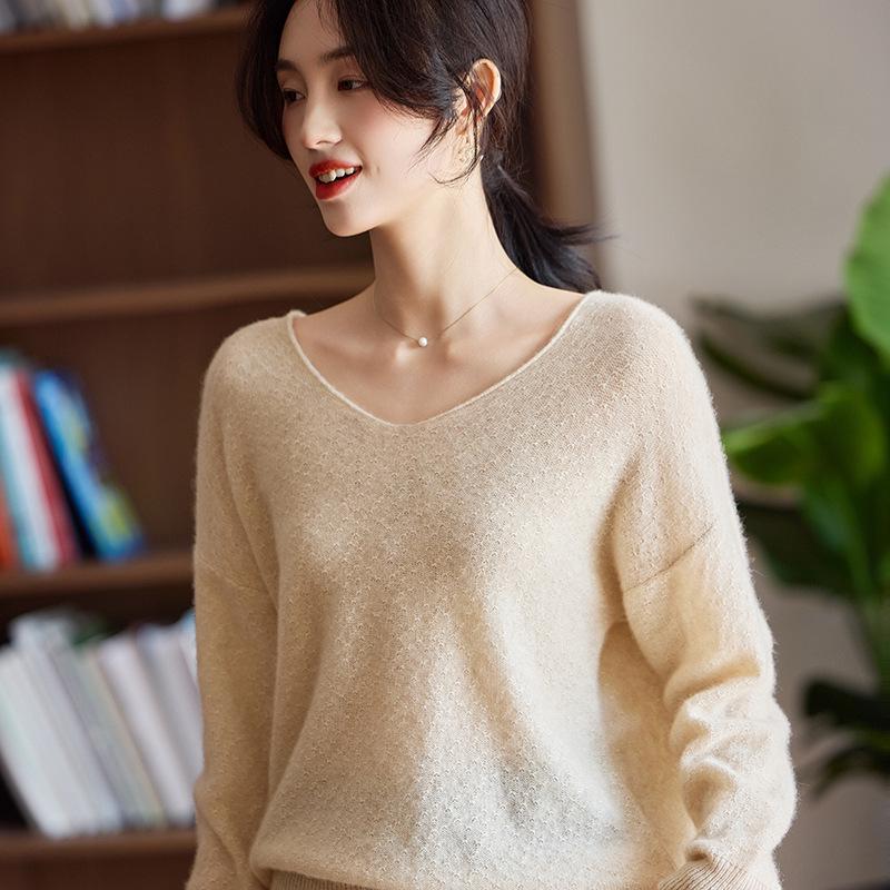Women's Elegant V-Neck Wool Knit Sweater – High-End, Lightweight, Solid Color, Loose Fit, Perfect for Spring and Autumn.