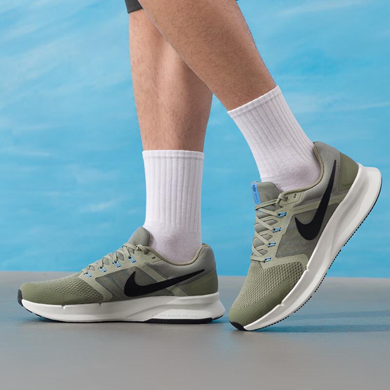 Nike Men's DR2695-300 Road Running Shoes