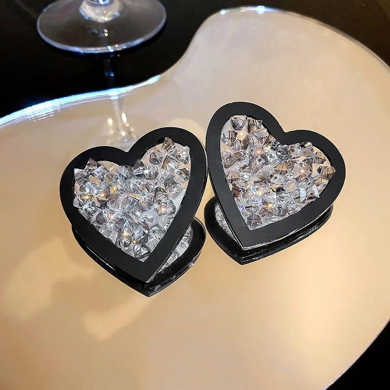 Vintage Hyperbole Irregular Glass Black Heart-shaped Stud Earrings For Woman Luxury Party Unusual Earrings Fashion Gift