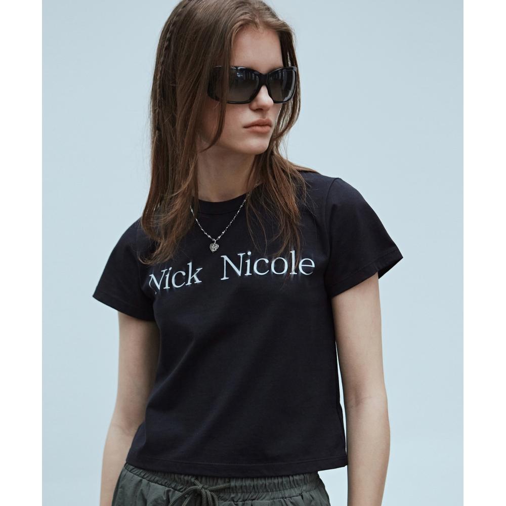 

NICKNICOLE NICOLE SHADOW LOGO TEEBLACK