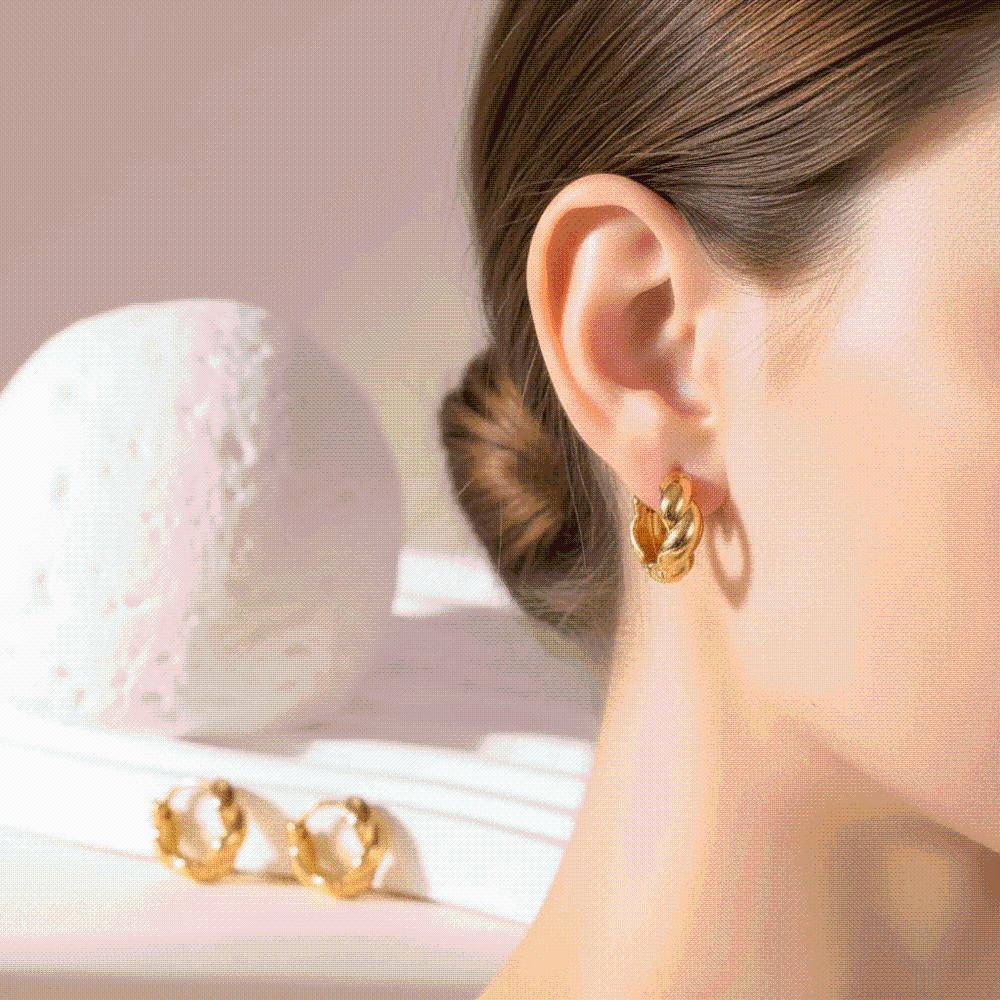 1 pair 18K PVD Gold Plated Twisted Mini Huggies Water-Resistant Coating High-Polished Texture Minimalist Croissant Studs Compact