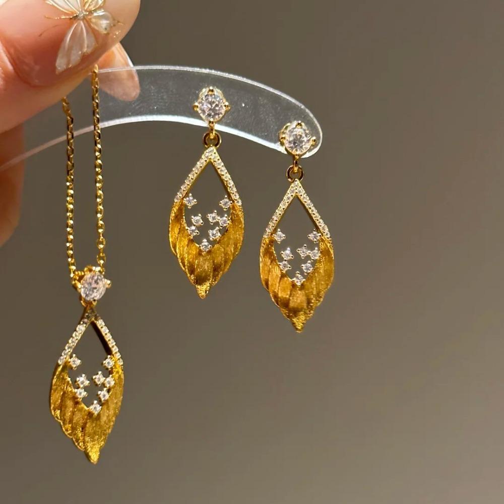 Elegant French Vintage Women Jewelry Set Hand Brushed Feather Pendant Necklace Silk Wing Diamond Fringe Earrings