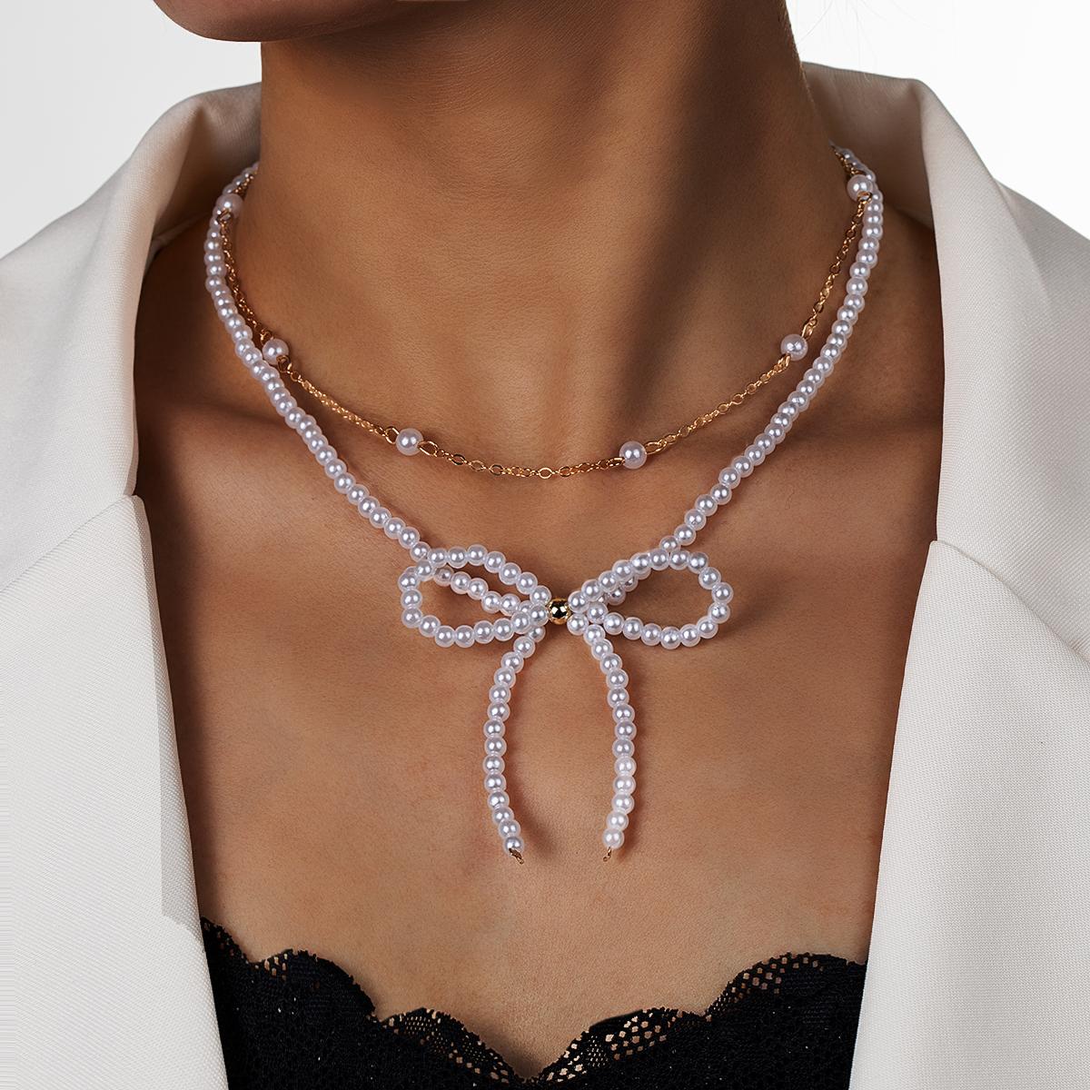Fashionable and elegant imitation pearl bow pendant, double-layer layered women s necklace