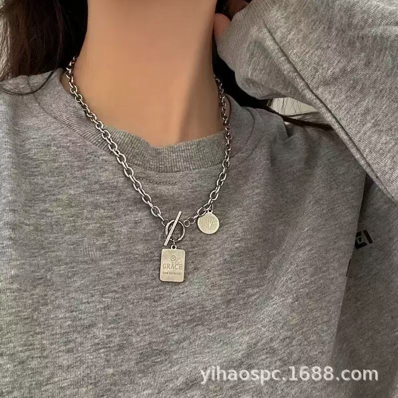 Square necklace women's versatile niche design sense sweater boys trendy cool hip-hop collarbone chain sweater accessories versatile