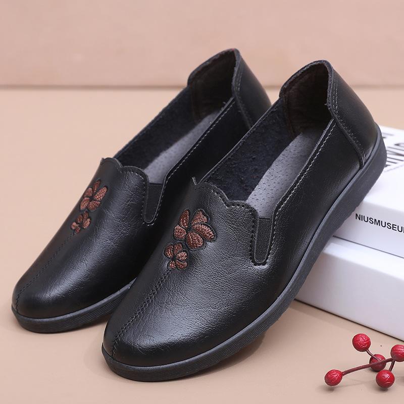 Middle-aged and Elderly Women's Simple Fashion Spring and Autumn Embroidered Soft Sole Loafers Mom's Comfortable Flat Non-slip Slip On Shoes