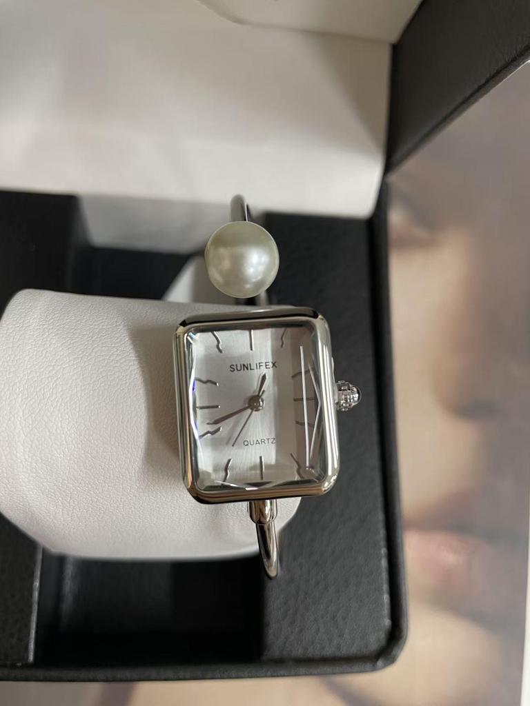 Golden Pearl Square Bracelet Watch - Women's Luxury Retro-Style Quartz Watch