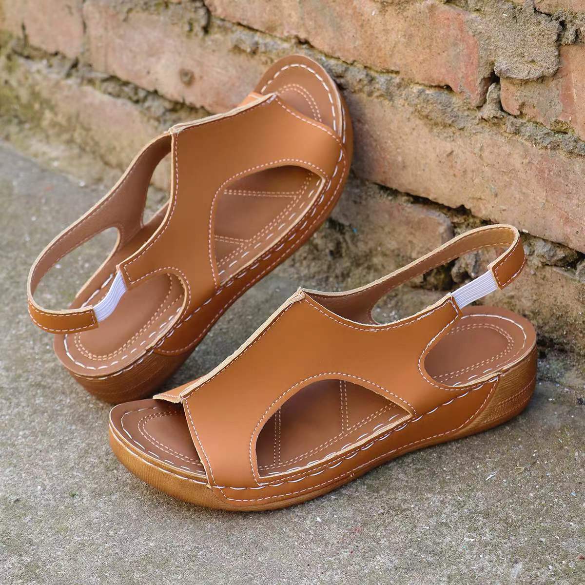 Новые женские босоножки на танкетке с открытым носком — фото 16