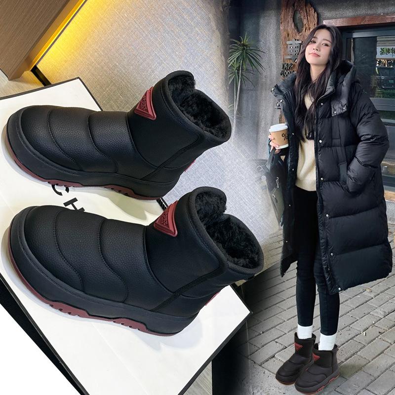 Thick Soled Snow Boots for Women In Winter with Added Fleece Thick Waterproof and Anti Slip Snow Cotton Short Boots for Women In Northeast China