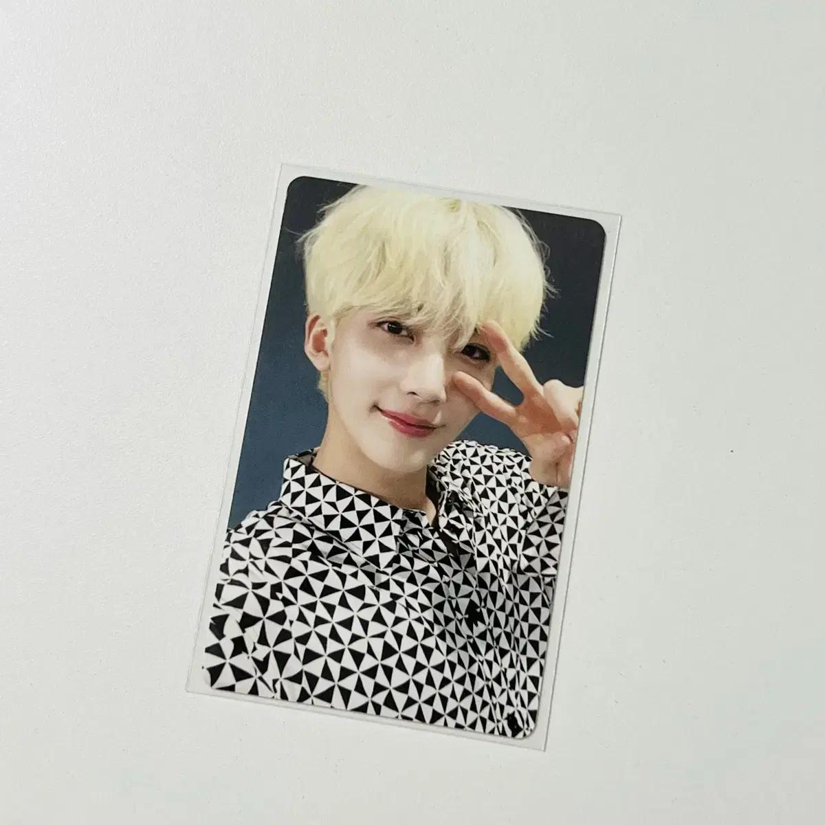 

2021 Seventeen Caratland Памятная книга Caran Jeonghan Jung-jeong Фотокарта Фотокарта