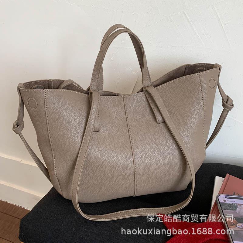 Premium sense niche bag women's 2025 new fashion shoulder bag large capacity tote bag Maillard commuter bag