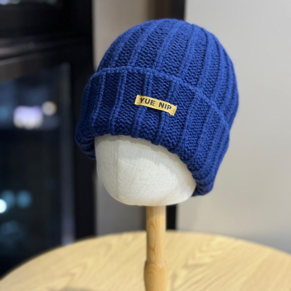 Wollmütze im koreanischen Stil für Männer und Frauen für Herbst und Winter Neuer warmer Stil Kleines Gesicht Ohrenschutz Vielseitige Dopamin-Farbe Patch Strickmütze