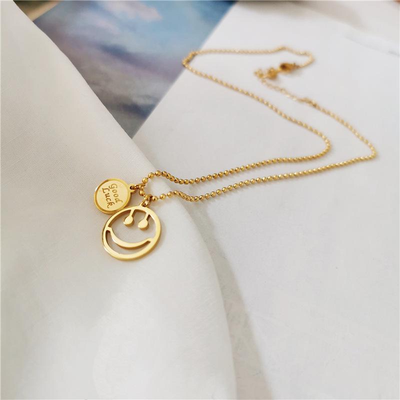 Titanium Steel Smiley Face Round Bead Necklace, Women's Fashionable Clavicle Chain with Simple Luck Pendant.