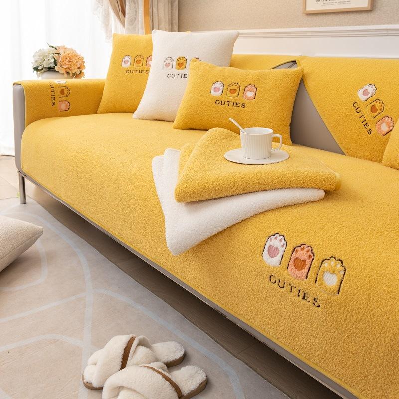 Подушка для дивана из овечьей шерсти с рисунком из мультфильма — фото 10