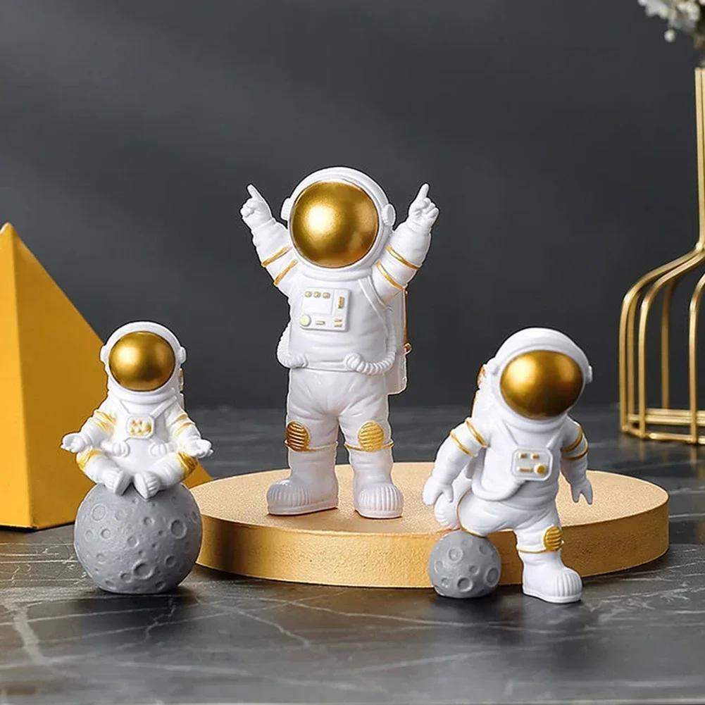 4pcs Astronaut Decor Figures and Moon Home Decor plastic Astronaut Statue Room Office Desktop Decoration Presents Boy Gift