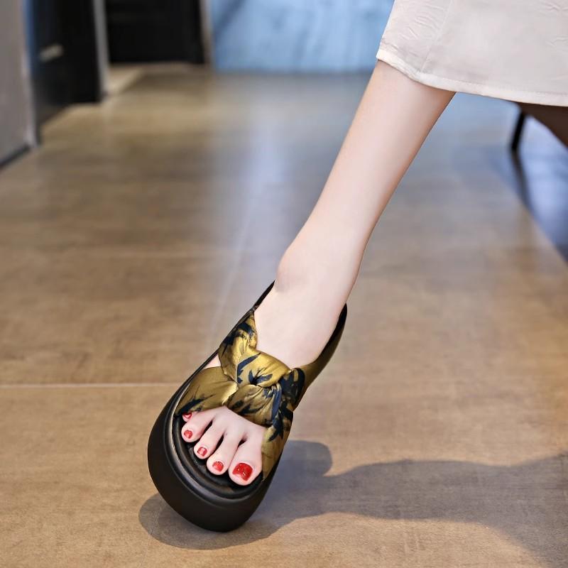 Thick-soled heightening slippers women's outer wear 2025 new national style women's one-word sandals with skirts casual beach shoes