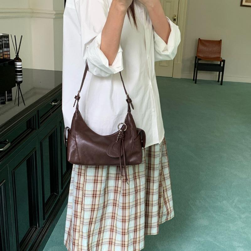 Underarm Bag - Stylish and High-end Handbag for Carrying on A Motorcycle, Single Shoulder Strap, Suitable for Daily Commuting. Casually