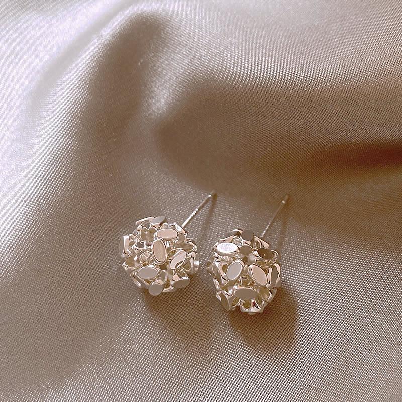 Gold Woven Ball Stud Earrings: Luxurious, Fashionable, Simple, and Versatile Design