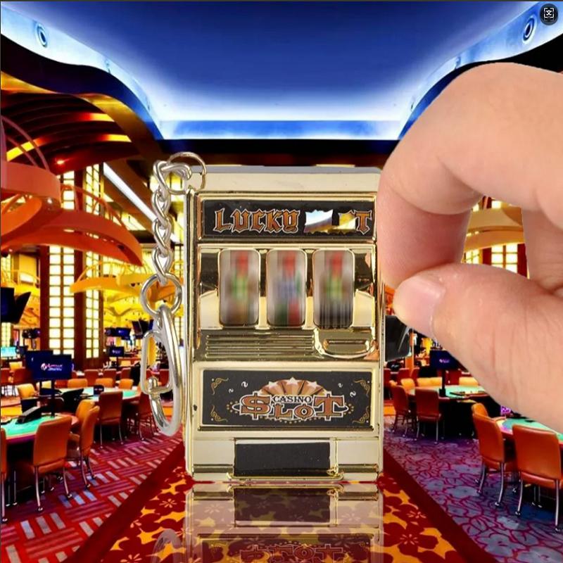 Lustiger Mini-Spielautomaten-Schlüsselanhänger Glücksfrucht Spielautomat Spielzeug Schlüsselanhänger Lotto Spiel Bingo Für Kind Cool Taschenanhänger Anhänger Geschenk