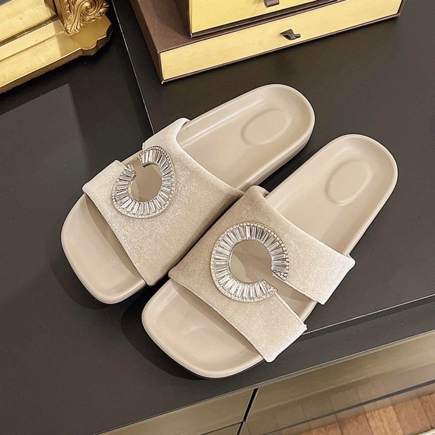 

2025 new golden velvet rhinestone open-toe sandals, wear high-end hole slippers, flat-soled women s shoes tide 40 серебряный