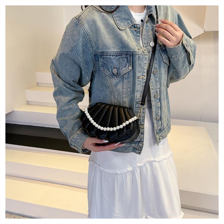 Women's Faux Leather Shell Shaped Shoulder Bag Fashion Pearl Chain Crossbody Mini Purse Trendy Small Handbag