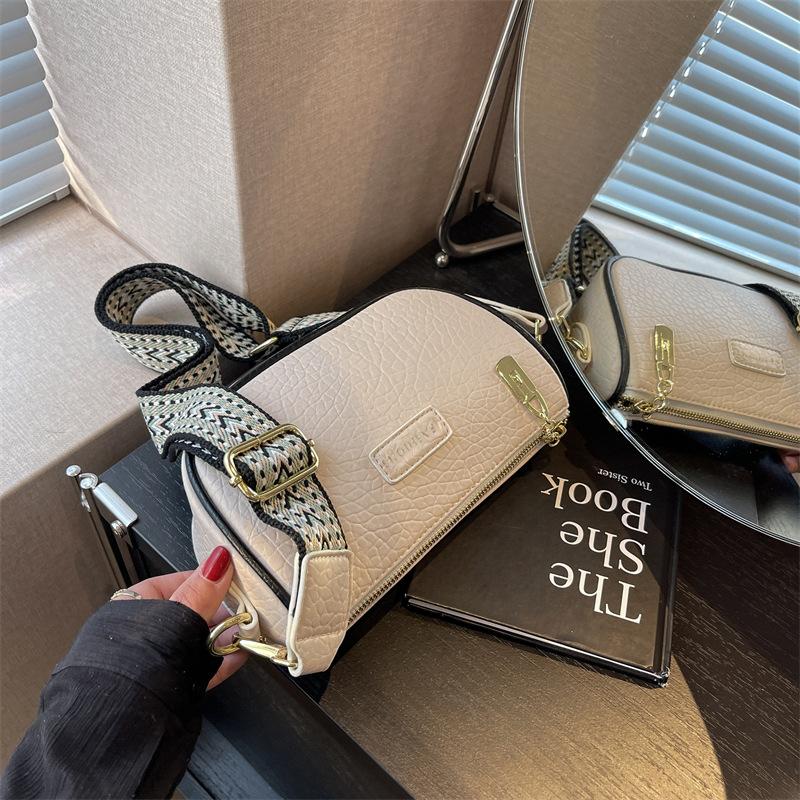 Autumn and Winter High-end Bag 2025 New Women's Bag Versatile Popular Boston Pillow Bag Women's Crossbody Bag