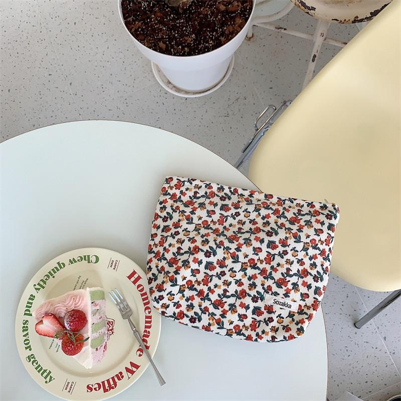 Velvet Makeup Bag With Floral Pattern Vintage Casual Travel Toiletry Pouch Ins Style Storage Bag StyleA