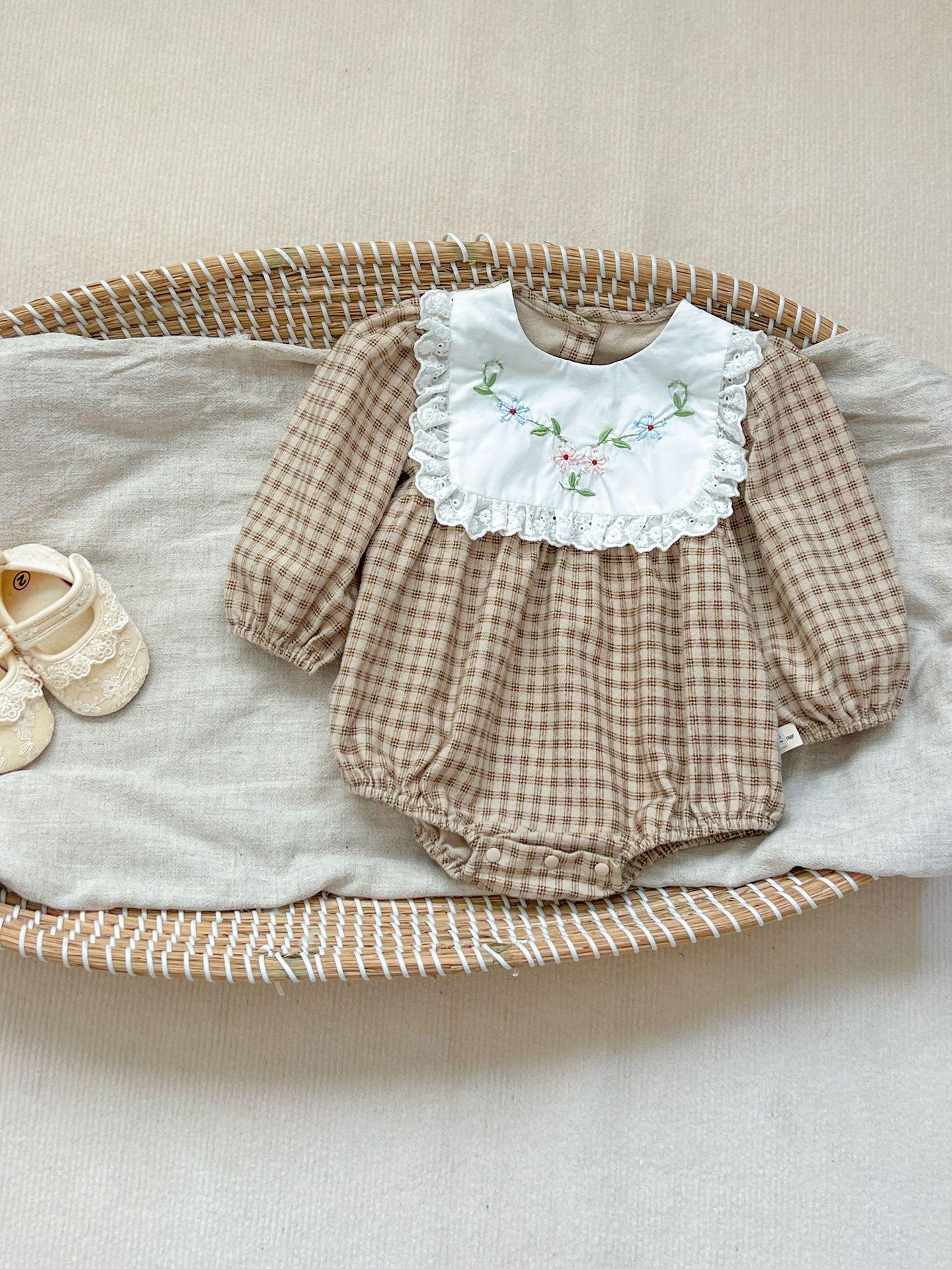 

Детская одежда, весенний клетчатый комбинезон с вышивкой для маленьких девочек, одежда для девочек, милая треугольная одежда для восхождения 73cm